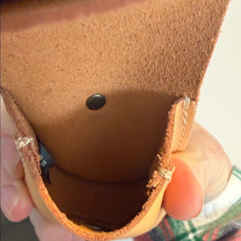 Portland Leather Flower AirPod Keychain Pouch - Picture 6 of 6